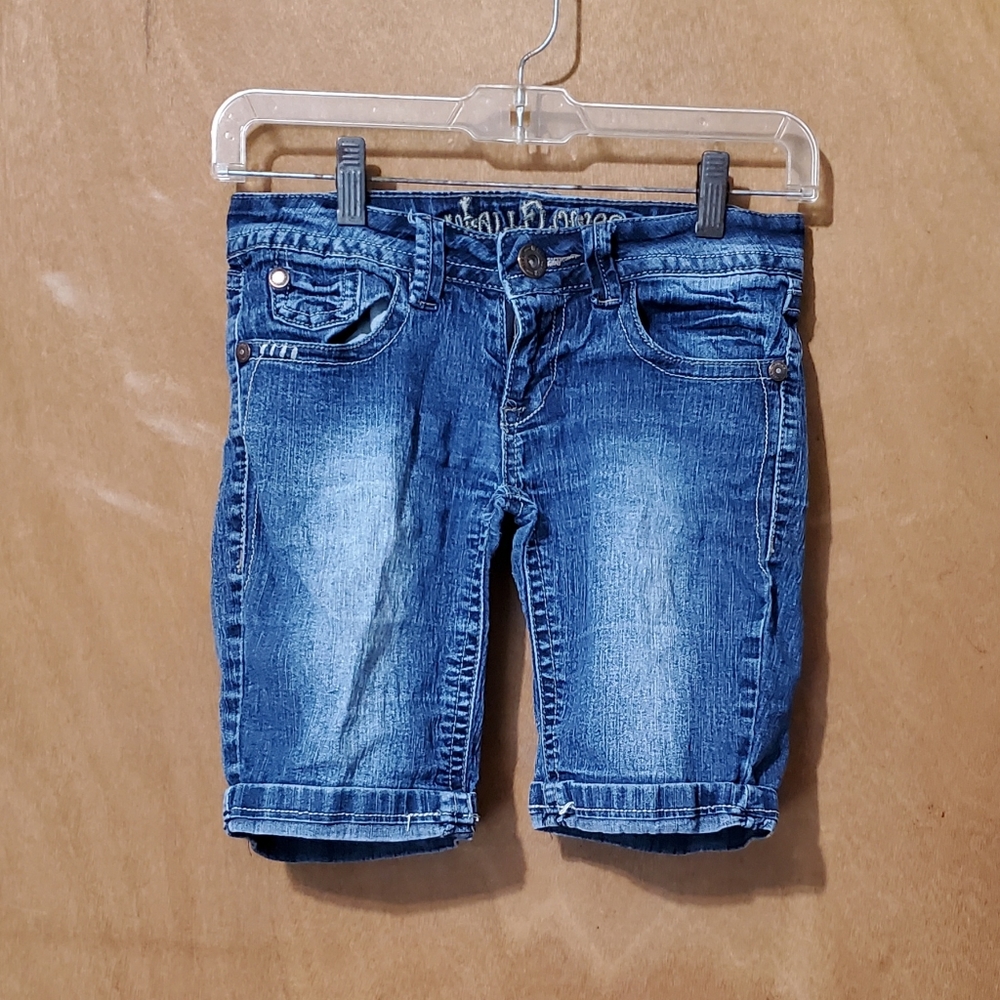Wallflower Jean's Shorts Size 0 Embroidered Back Pockets